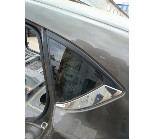 Глухое стекло заднее левое