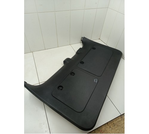 Обшивка крышки багажника