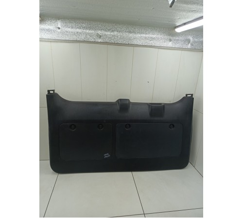 Обшивка крышки багажника