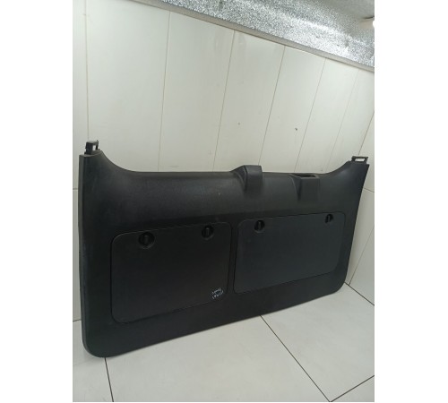 Обшивка крышки багажника