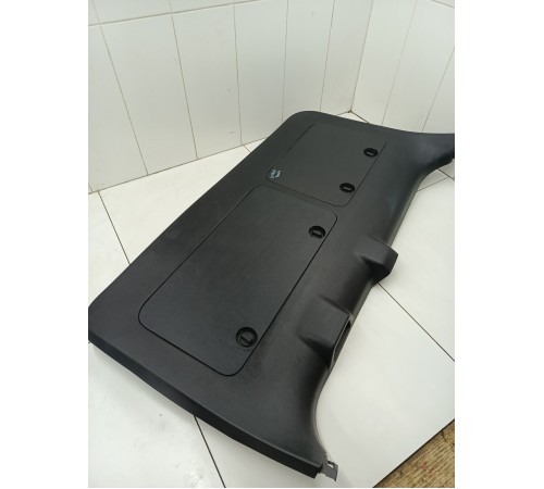 Обшивка крышки багажника