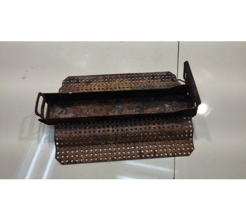 Решётка усилителя переднего бампера (левая)