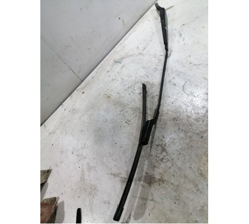 Поводок стеклоочистителя  правый