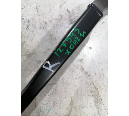 Поводок стеклоочистителя  правый