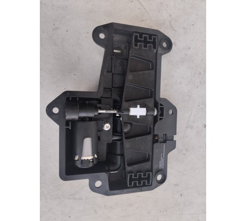 Моторчик обшивки пола левый