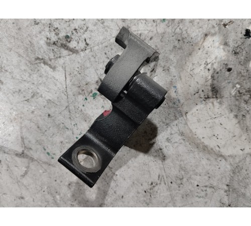 Петля двери задняя левая верхняя