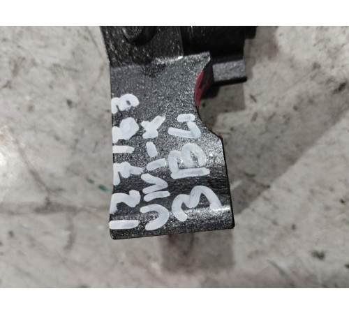 Петля двери задняя левая верхняя