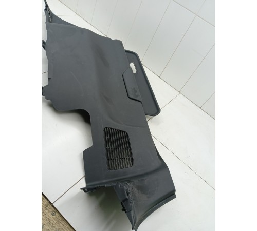 Обшивка багажника правая