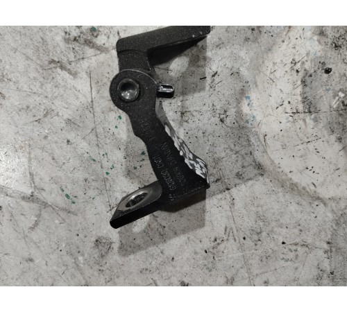 Петля двери задняя левая верхняя