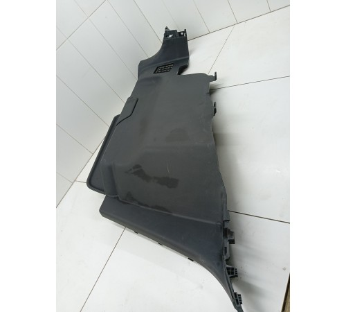 Обшивка багажника правая