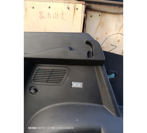 Обшивка багажника левая