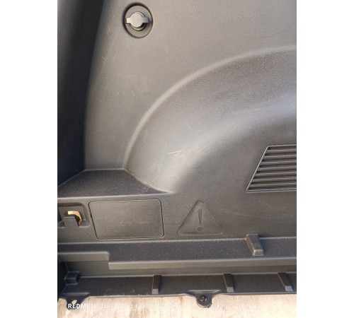 Обшивка багажника левая