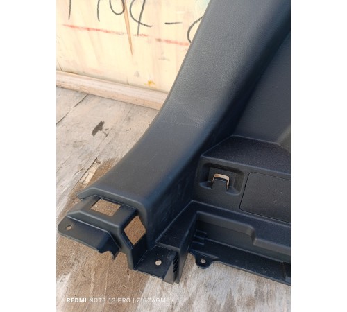 Обшивка багажника левая