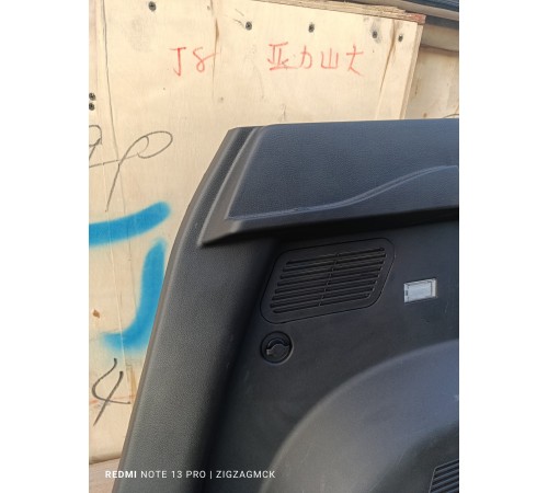 Обшивка багажника левая