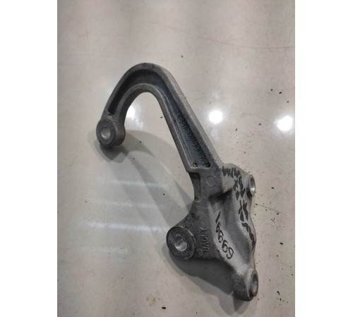 Кронштейн переднего редуктора