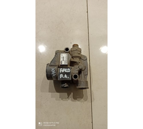 Кран пневматический регулятора давления тормозов передний левый