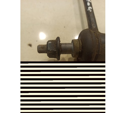 Стойка переднего стабилизатора правая