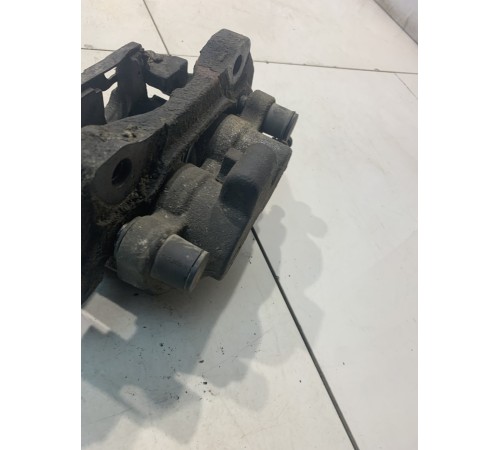 Суппорт (передний, правый)