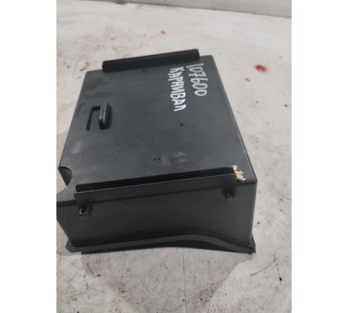 Вещевой отсек (карман) центральной консоли