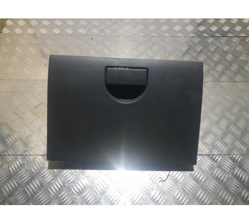 Бардачок перед.