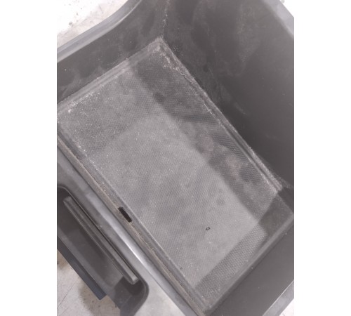 Вещевой отсек (карман) центральной консоли