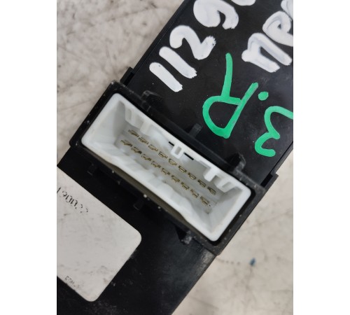 Кнопка стеклоподъемника задняя правая