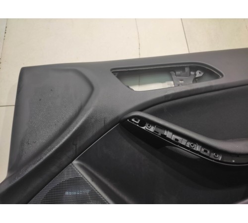 Обшивка двери(передняя правая)