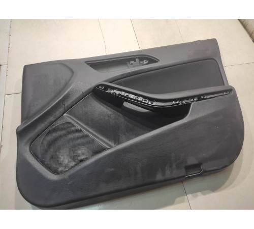 Обшивка двери(передняя правая)