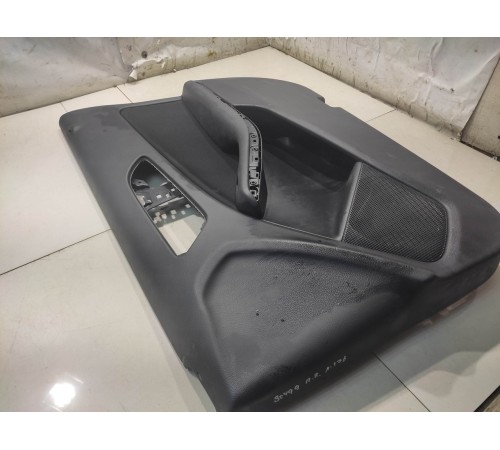 Обшивка двери(передняя правая)