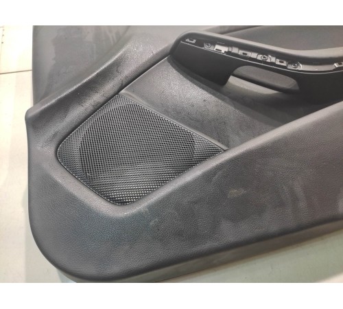 Обшивка двери(передняя правая)