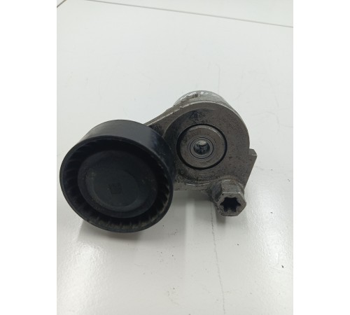 Ролик натяжитель приводного ремня