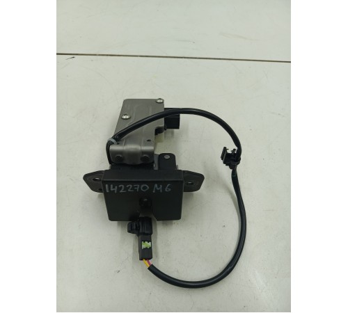 Замок двери багажника