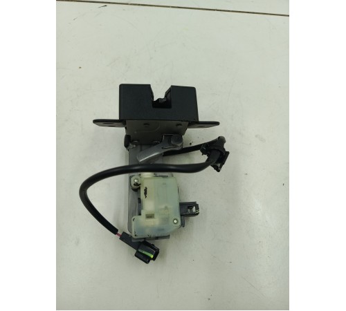 Замок двери багажника