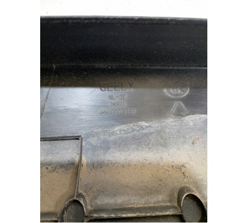 Обшивка крышки багажника