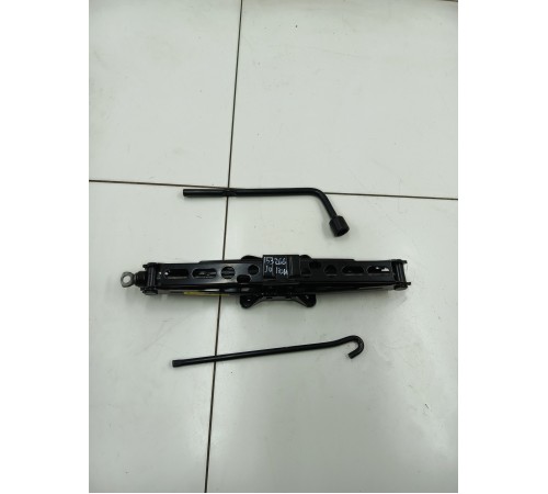 Домкрат с ключем