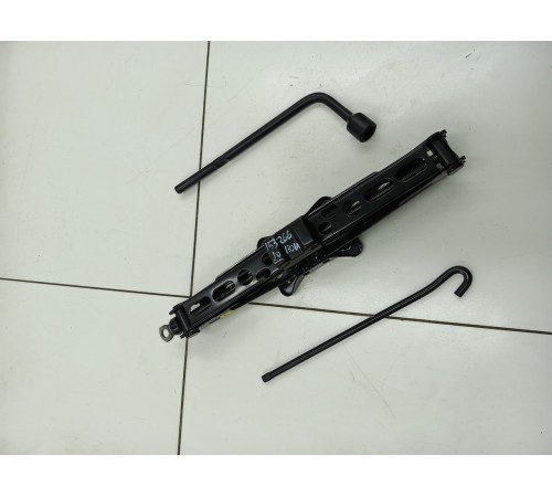 Домкрат с ключем