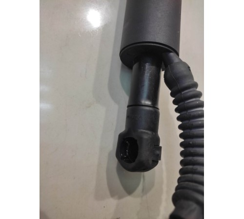 Привод крышки багажника(правый)