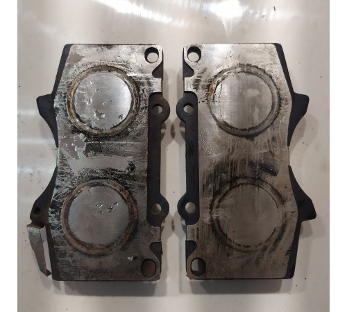 Колодки тормозные переднего правого колеса