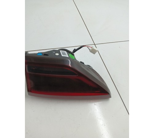 Фонарь крышки багажника правый