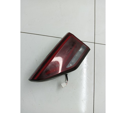 Фонарь крышки багажника правый