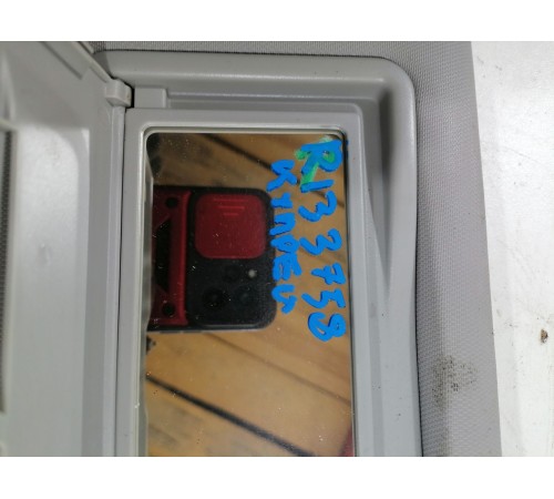 Козырек солнцезащитный правый