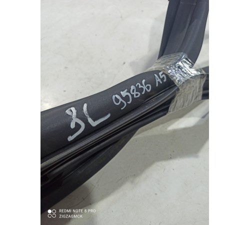 Уплотнитель двери(задний левый)