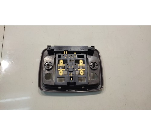 Плафон внутреннего освещения (средний)