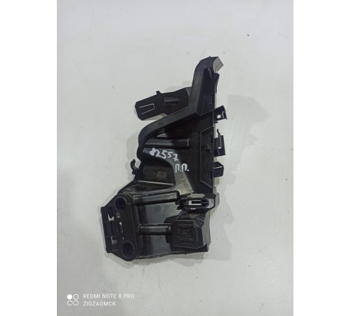 Кронштейн замка двери (передний правый)