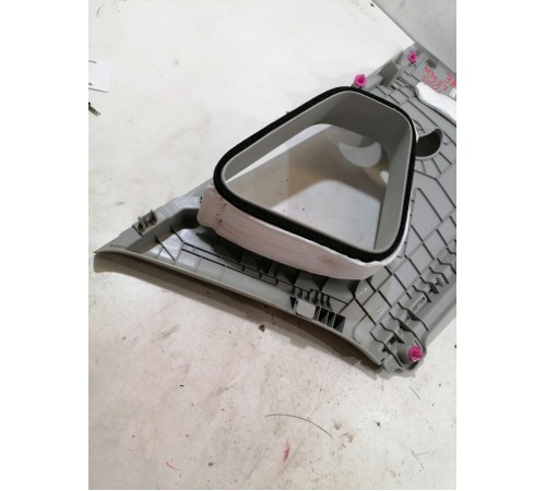 Обшивка багажника правая верхняя