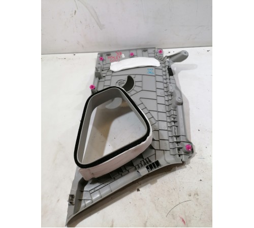 Обшивка багажника правая верхняя