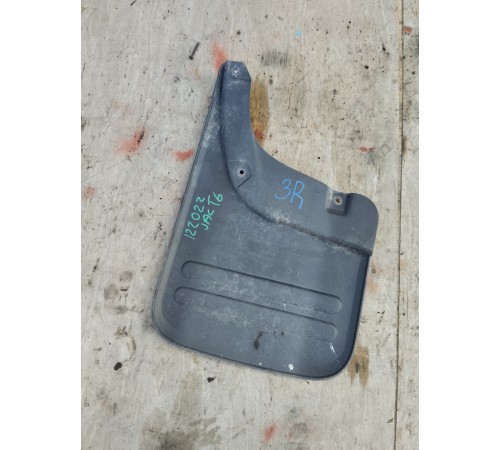 Брызговик задний правый