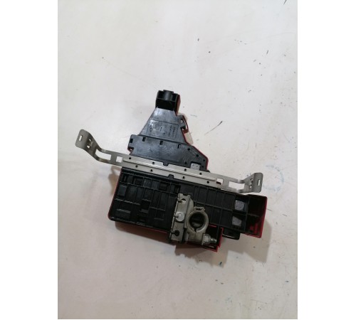 Клемма аккумулятора "плюс"