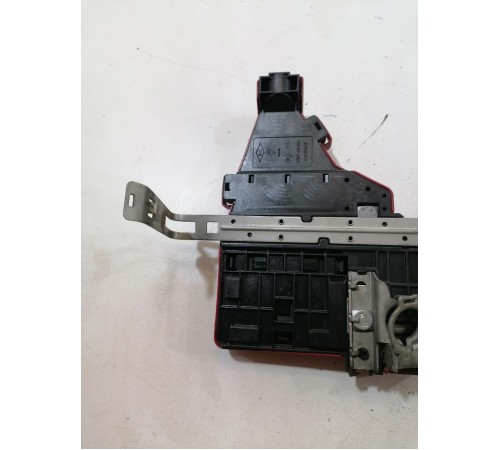 Клемма аккумулятора "плюс"