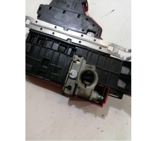 Клемма аккумулятора "плюс"